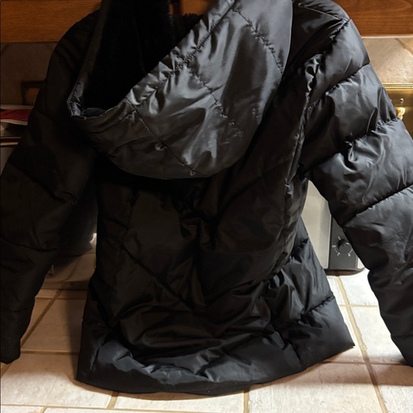 Swiss Tech Girls Black Puffer Jacket size 7/8 - Picture 4 of 5